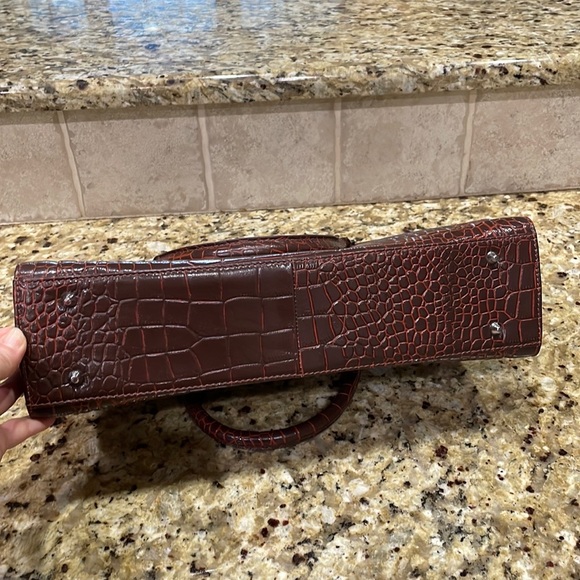 Beautiful Croc embossed genuine leather purse.  OS - Picture 4 of 11